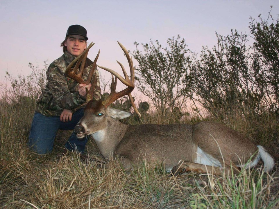 Trophy Whitetail Deer Hunts in Texas - LONE OAK